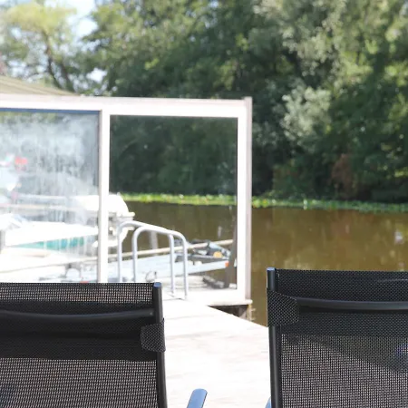 Aan Het Water Villa *