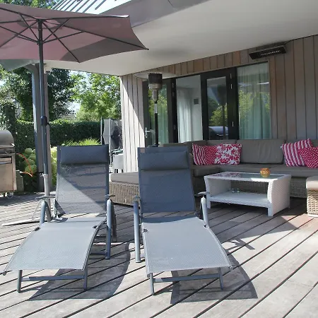 Villa Aan Het Water